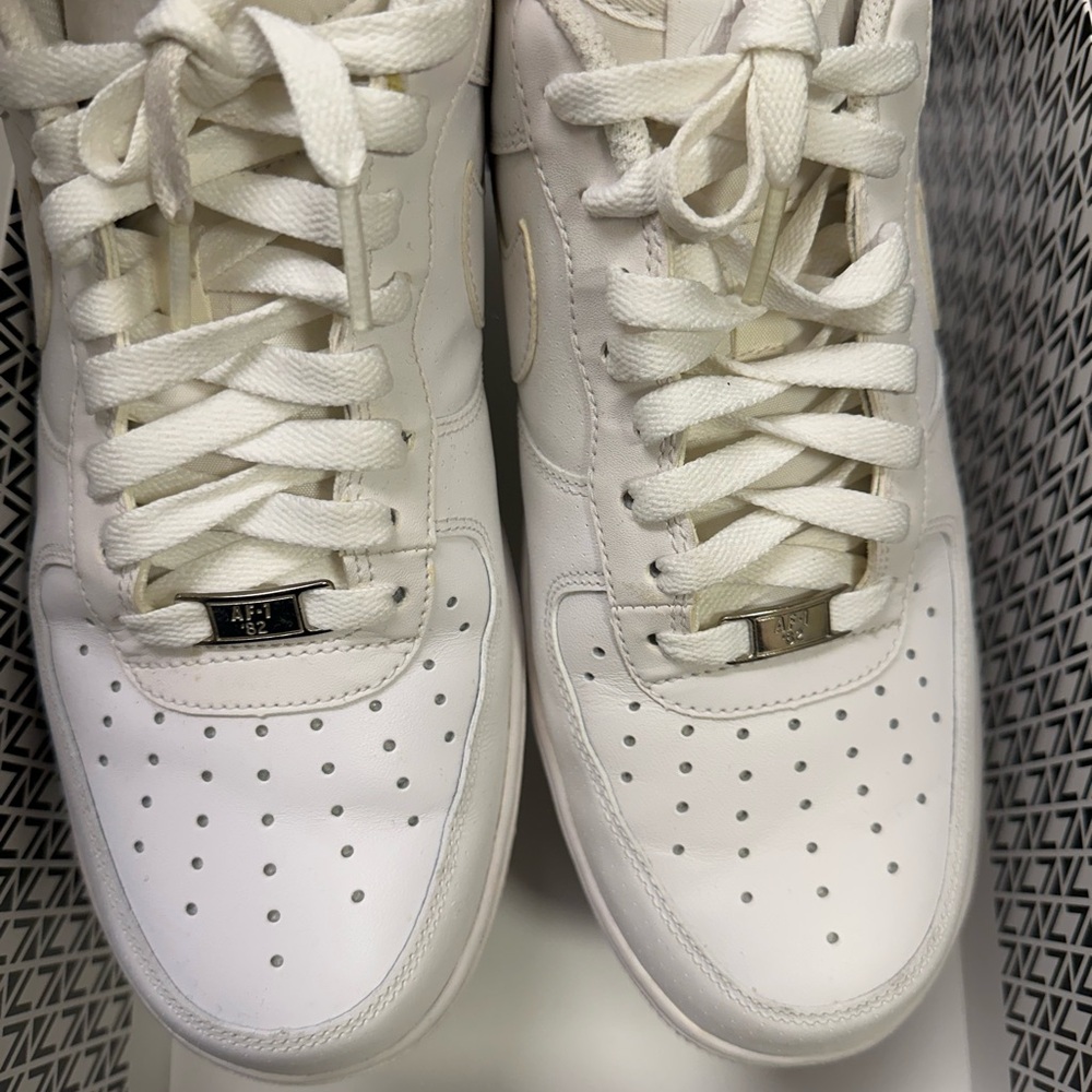 Nike Men's AF1 82’ White Sneakers - Picture 7 of 7